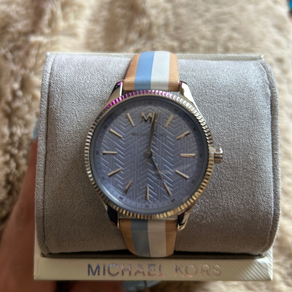 Real Micheal Kors watch never worn amazing condition